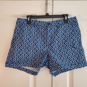 Banana Republic Women's Navy and White Patterned Shorts, Size 10